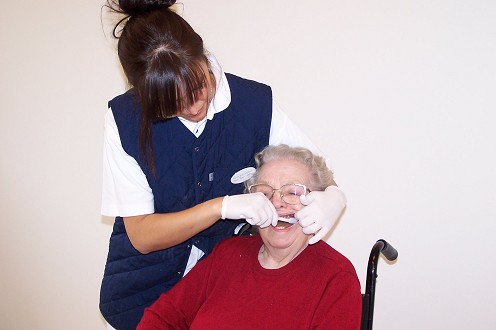 Tandbørstning på plejehjem